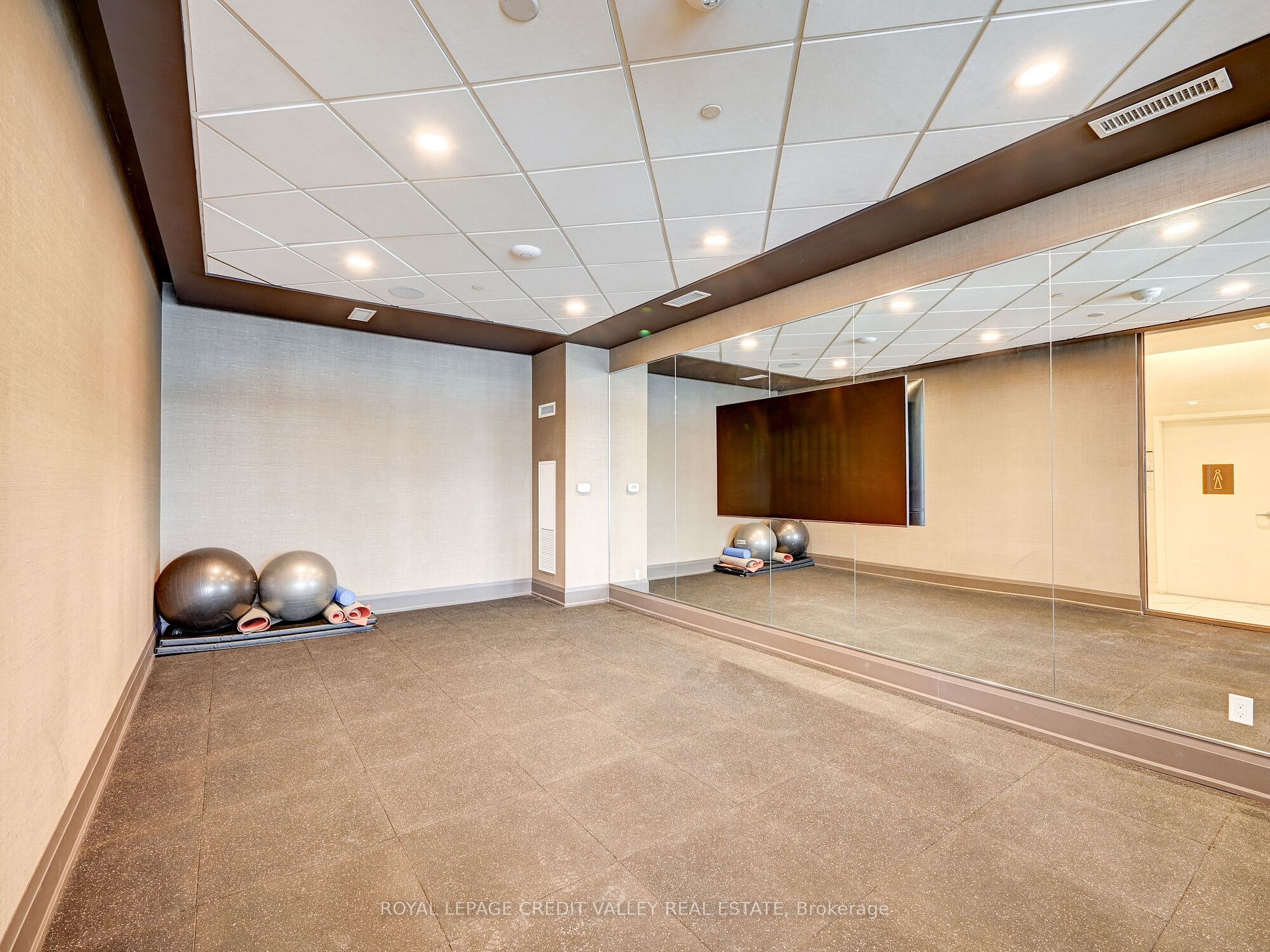 1050 Main St E, #613