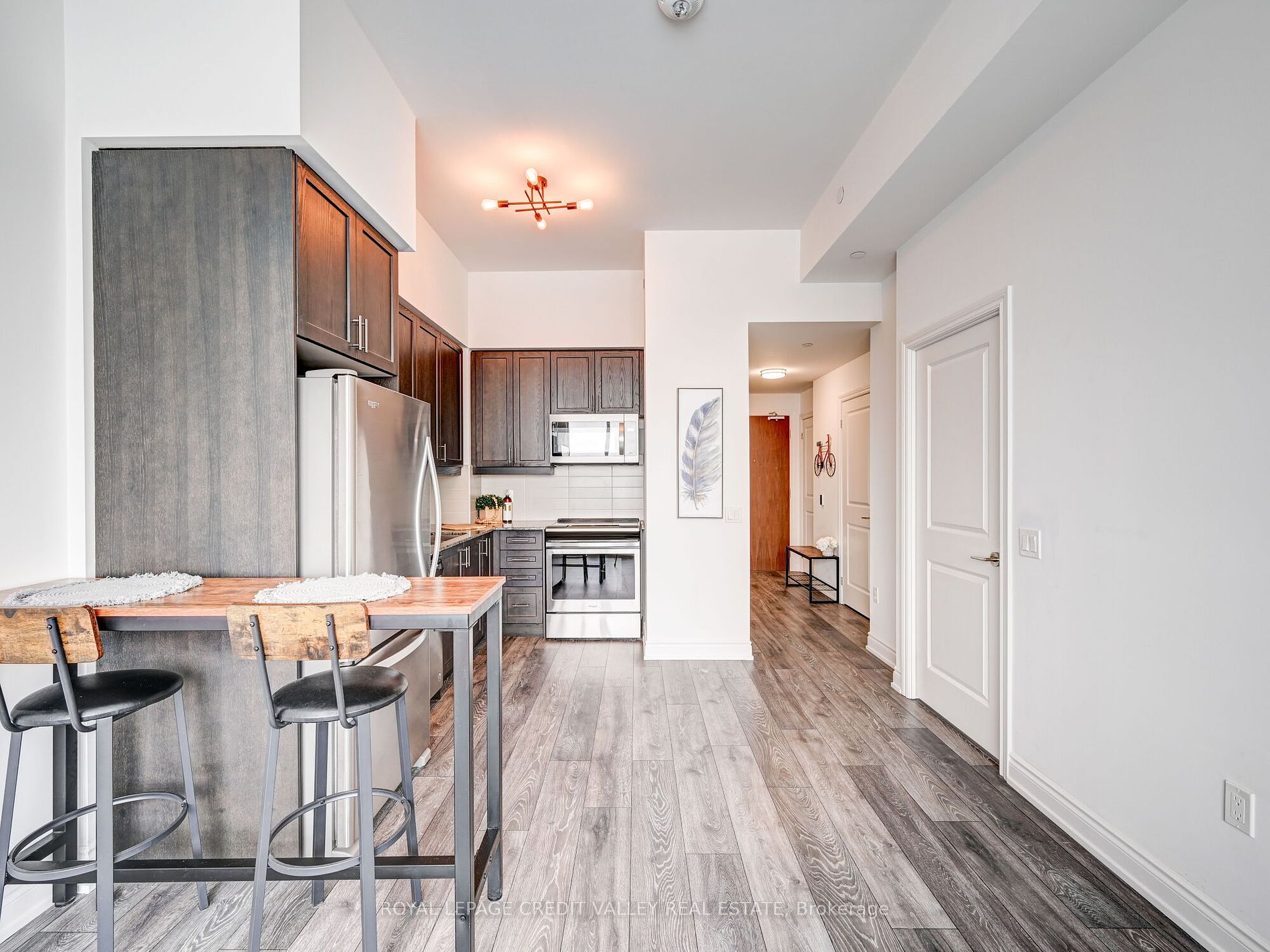 1050 Main St E, #613