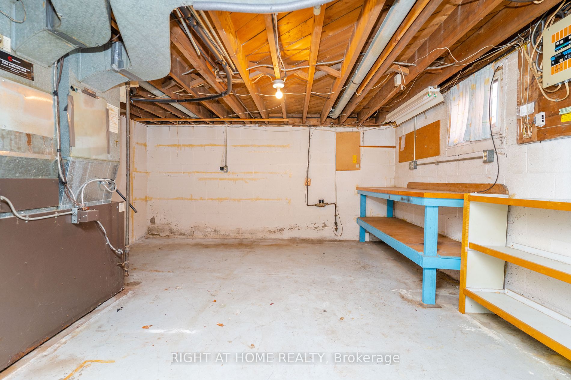 1045 Deta Road