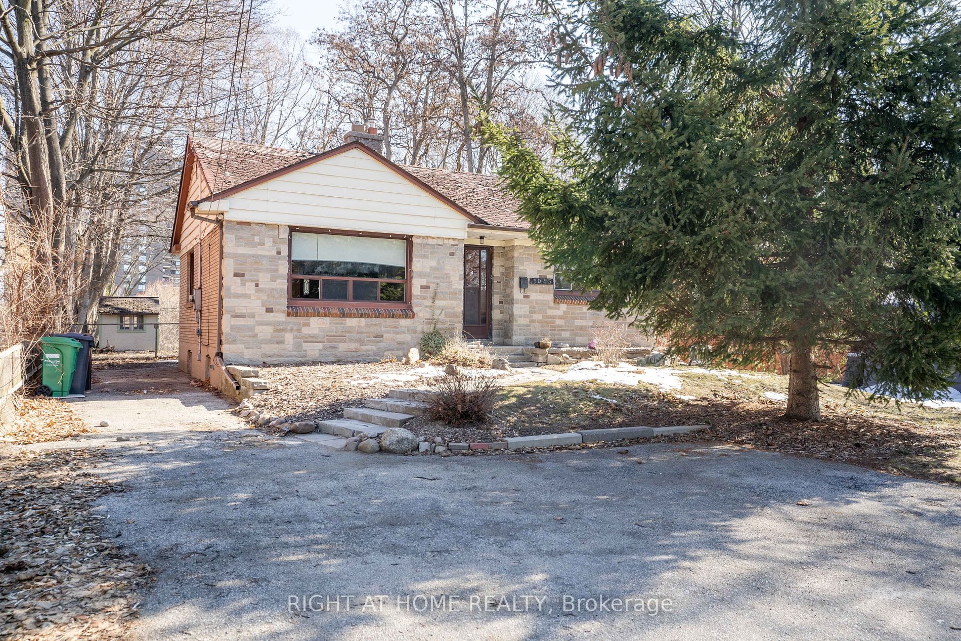 1045 Deta Road