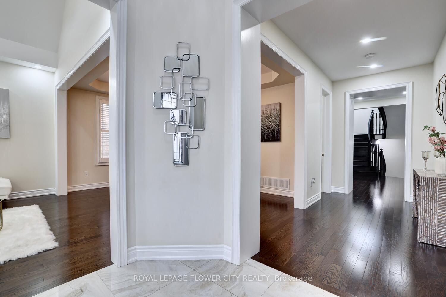 25 Ladbrook Cres
