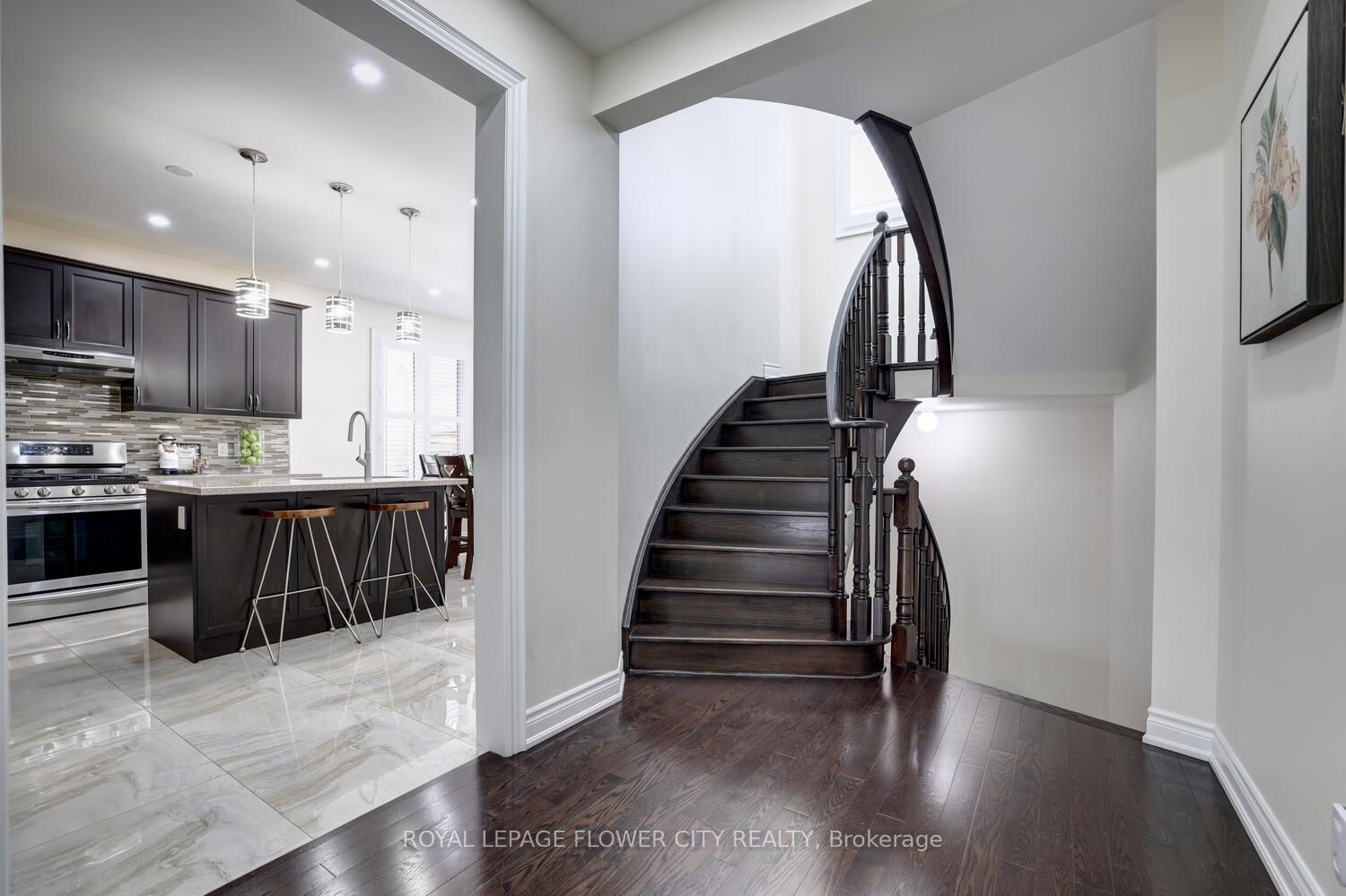 25 Ladbrook Cres
