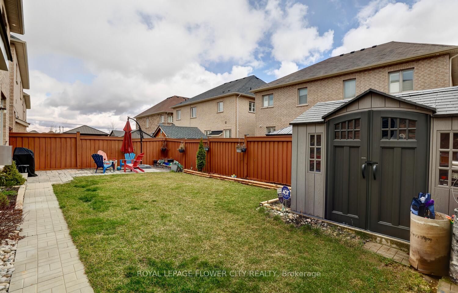 25 Ladbrook Cres