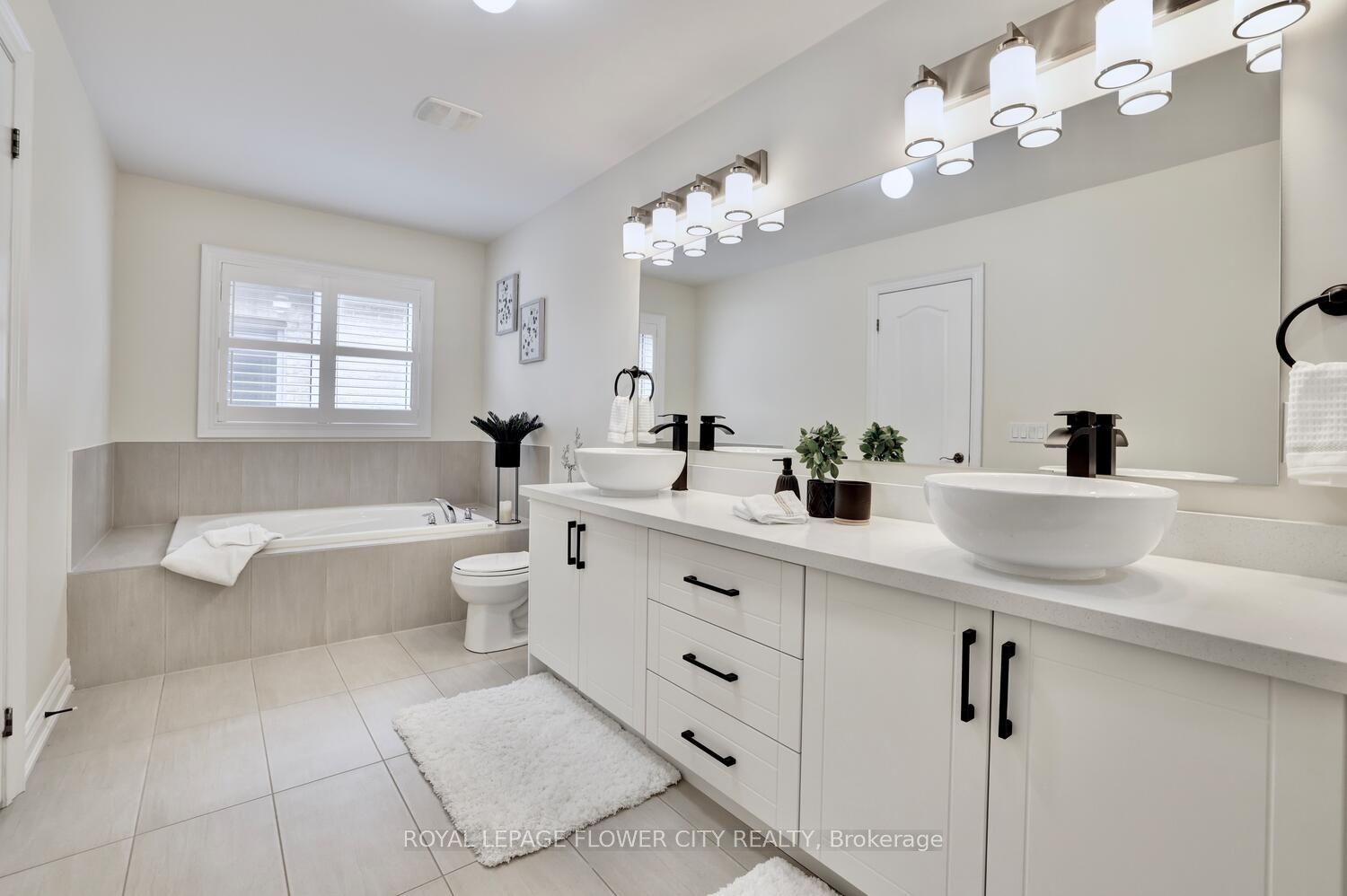 25 Ladbrook Cres