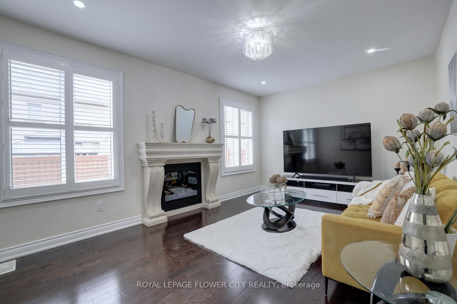 25 Ladbrook Cres