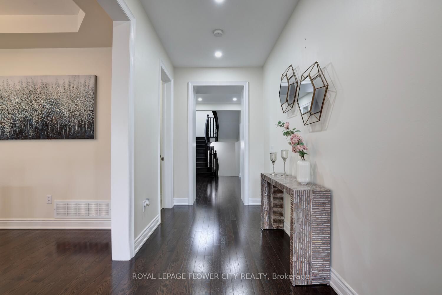 25 Ladbrook Cres