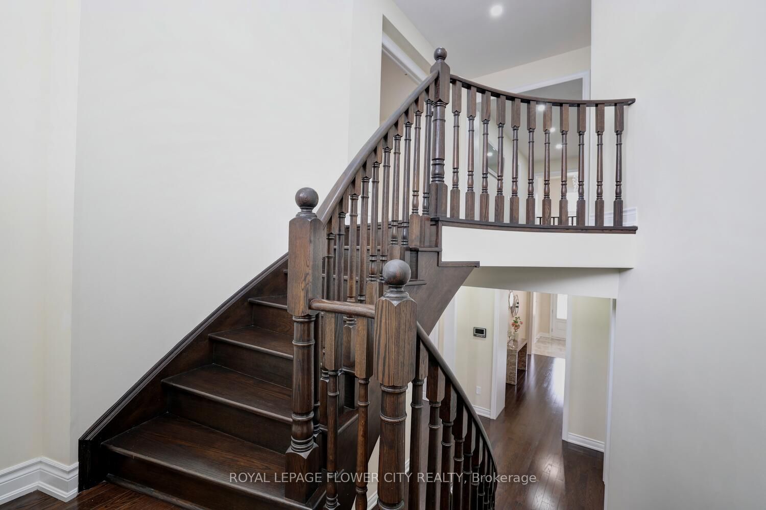 25 Ladbrook Cres