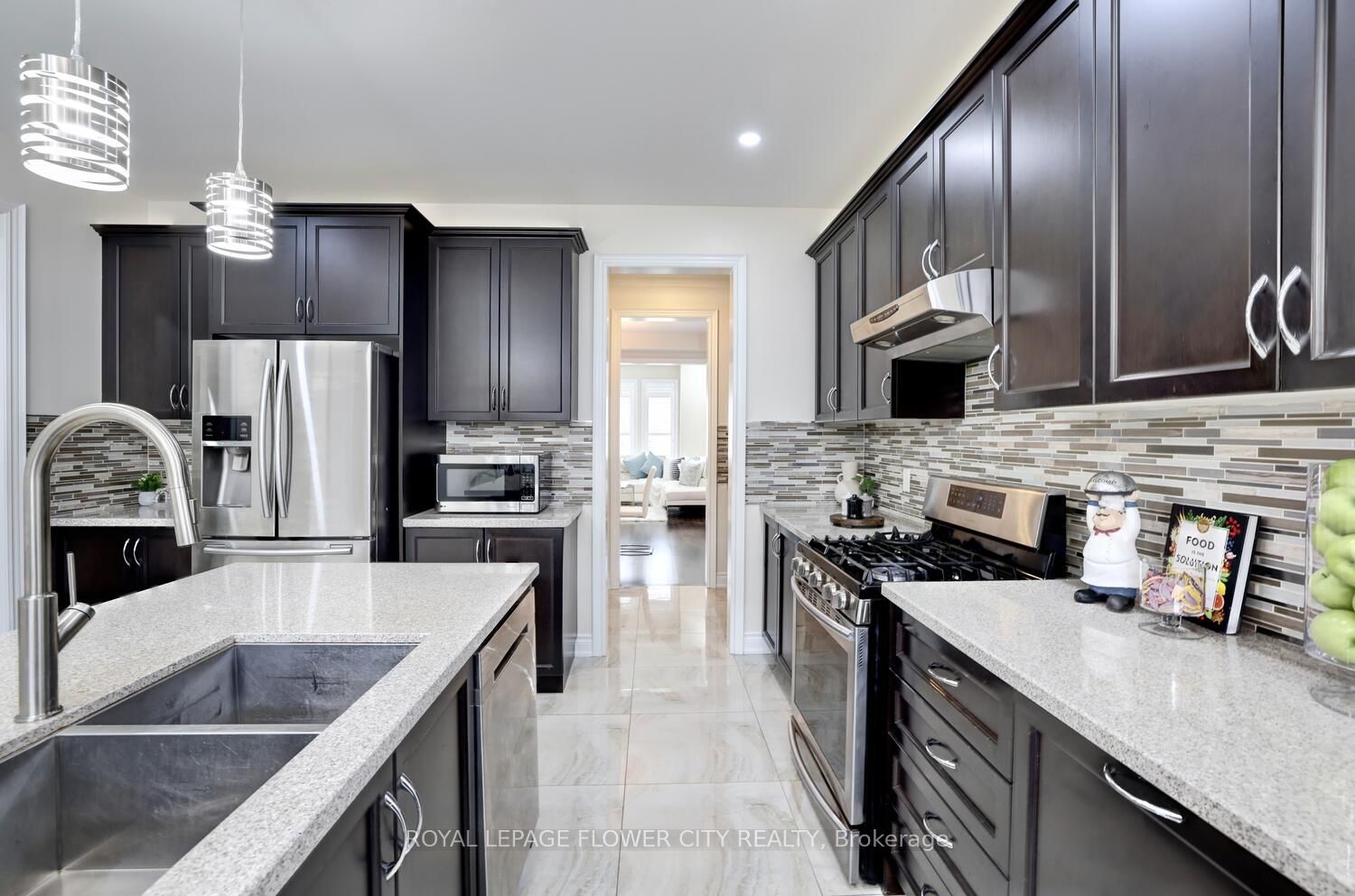 25 Ladbrook Cres