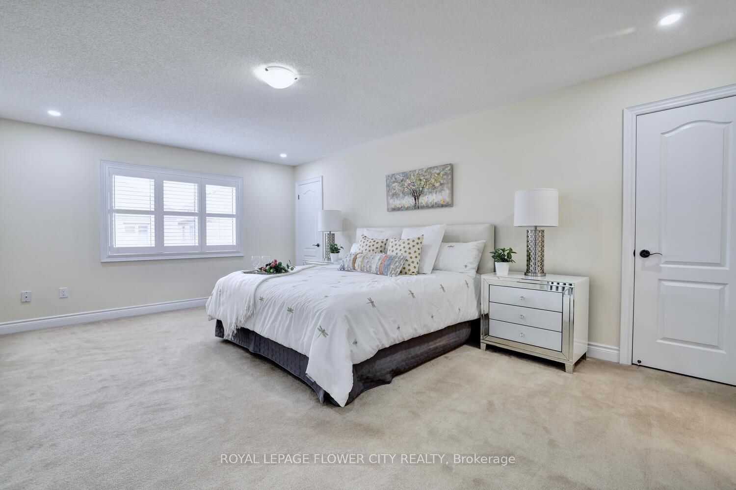 25 Ladbrook Cres