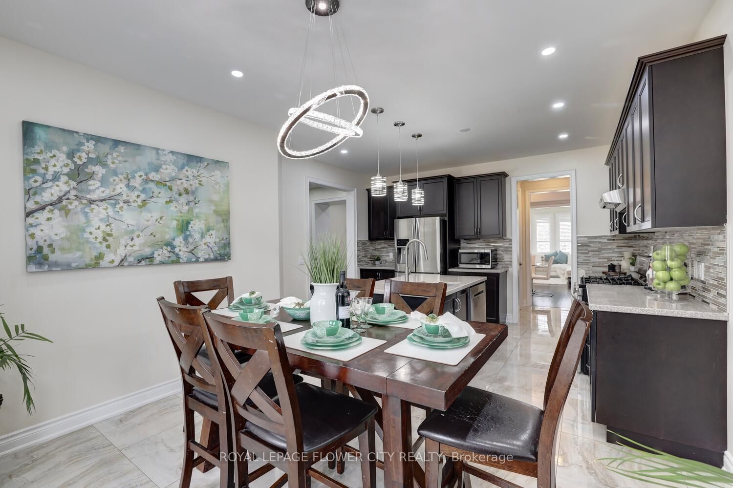 25 Ladbrook Cres