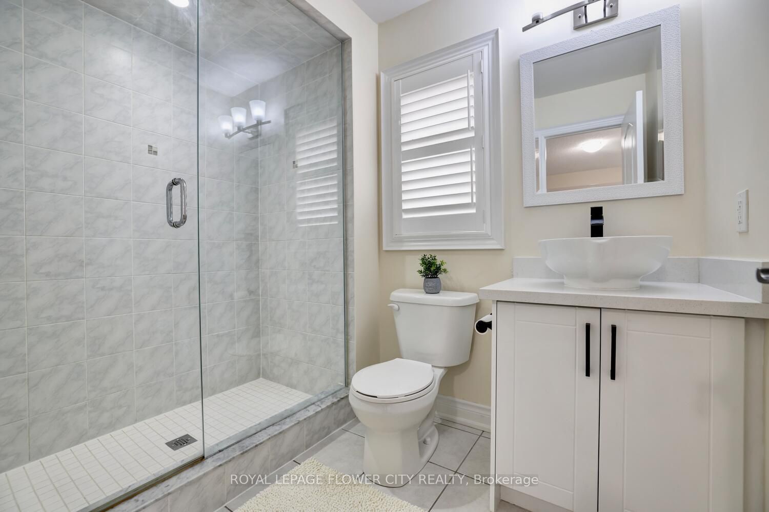 25 Ladbrook Cres