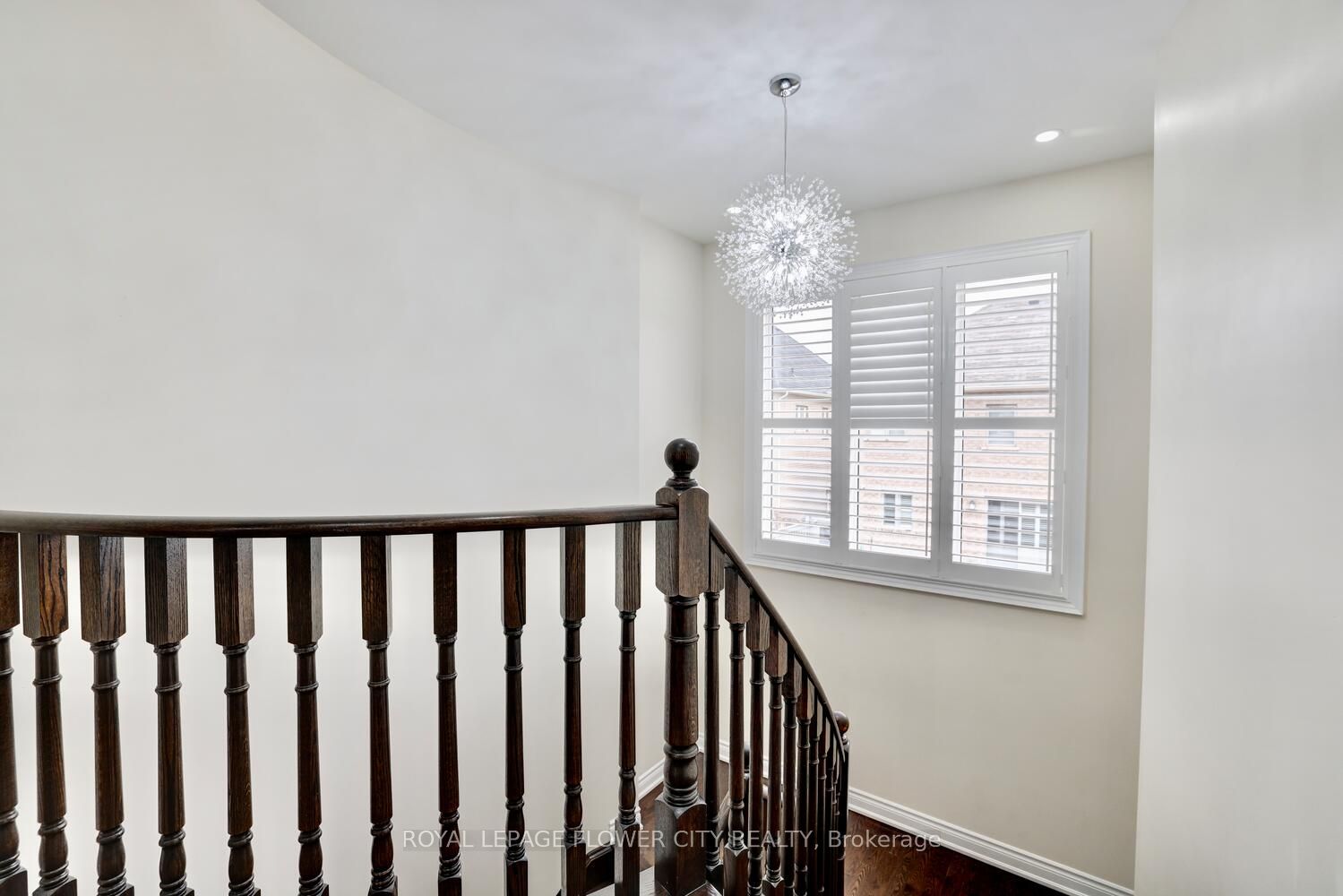 25 Ladbrook Cres
