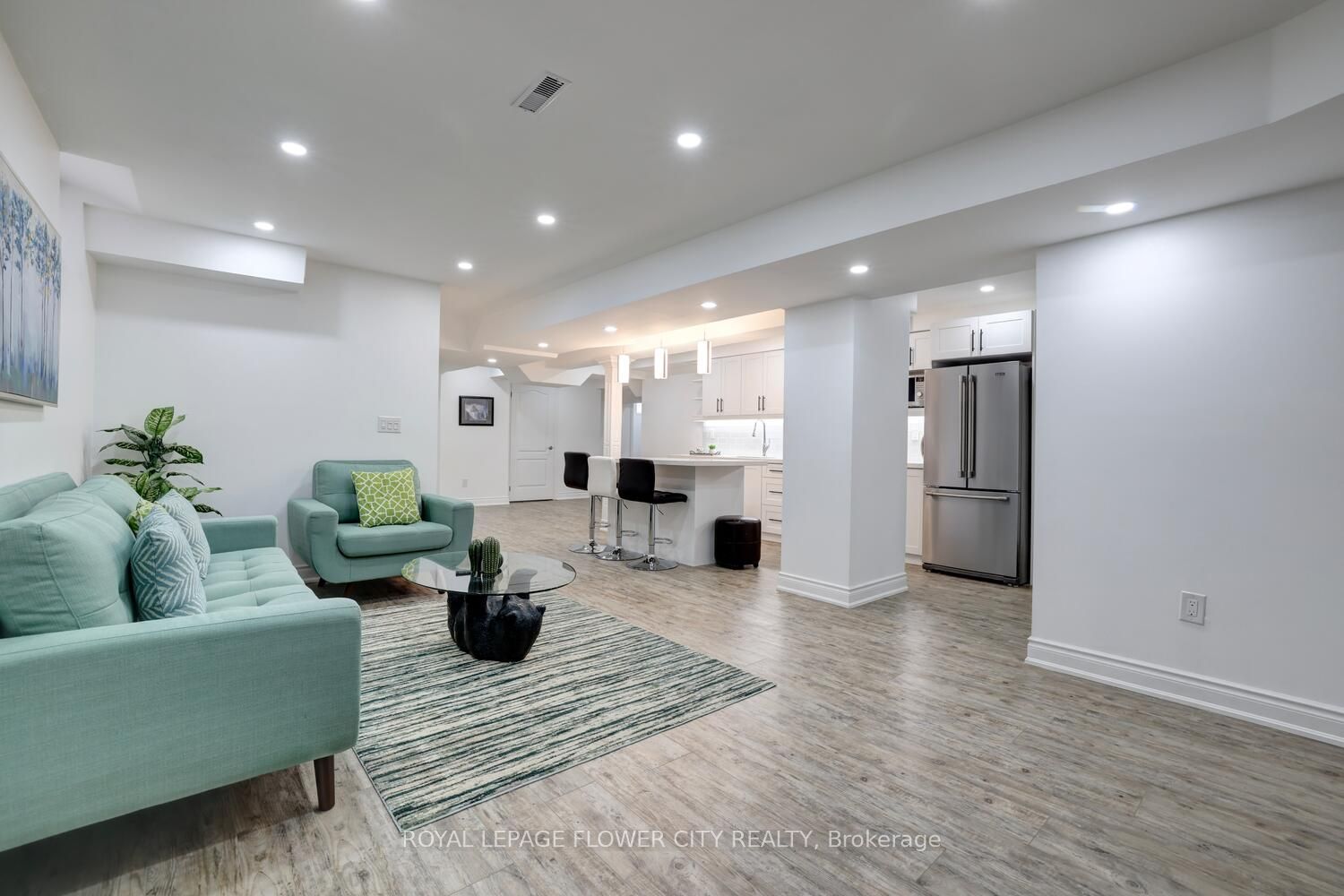 25 Ladbrook Cres