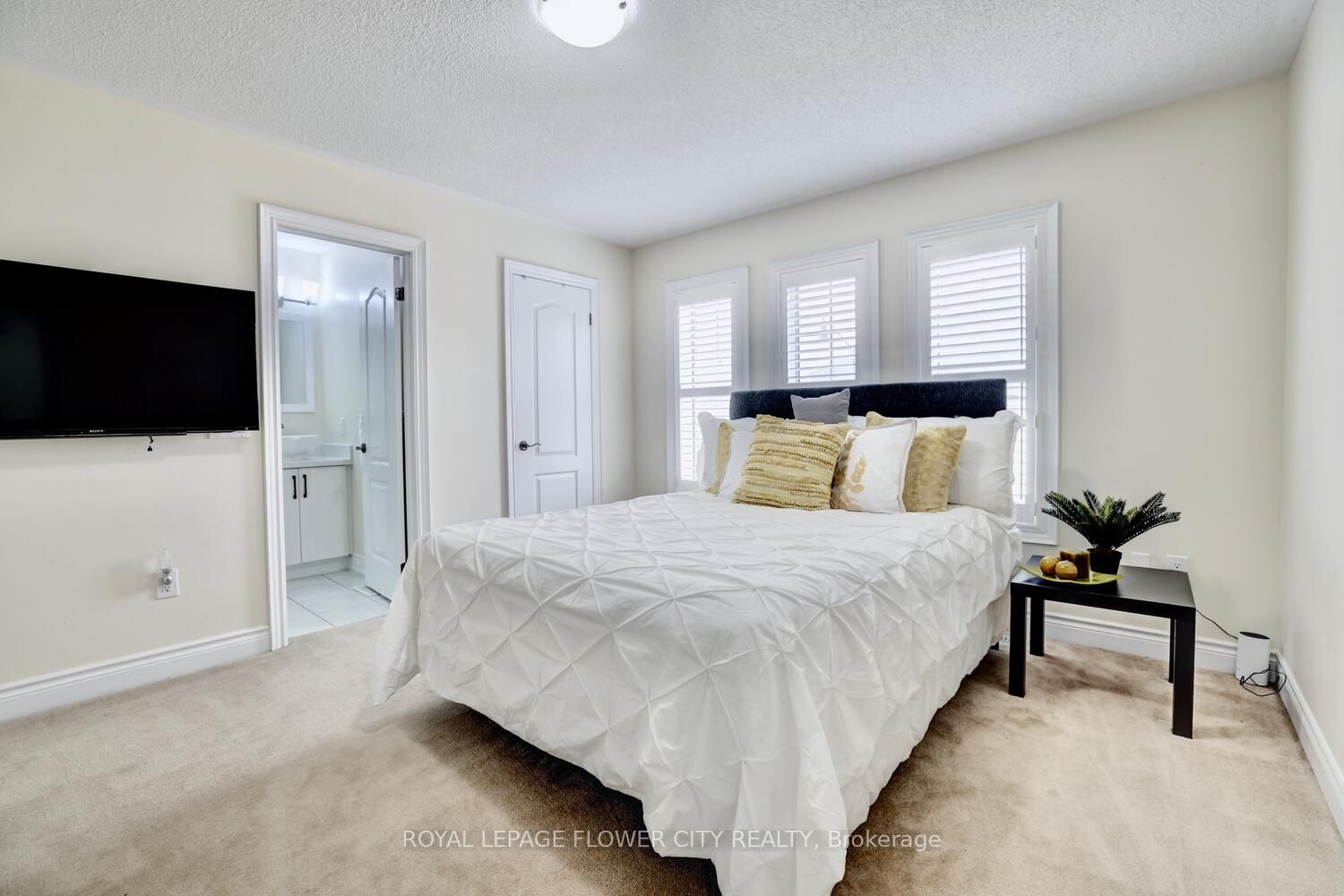 25 Ladbrook Cres