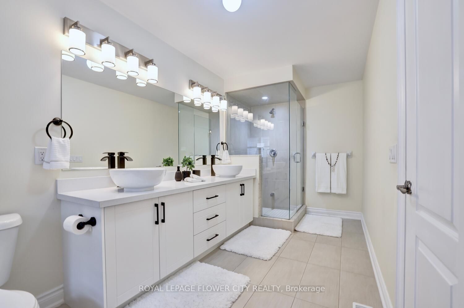 25 Ladbrook Cres