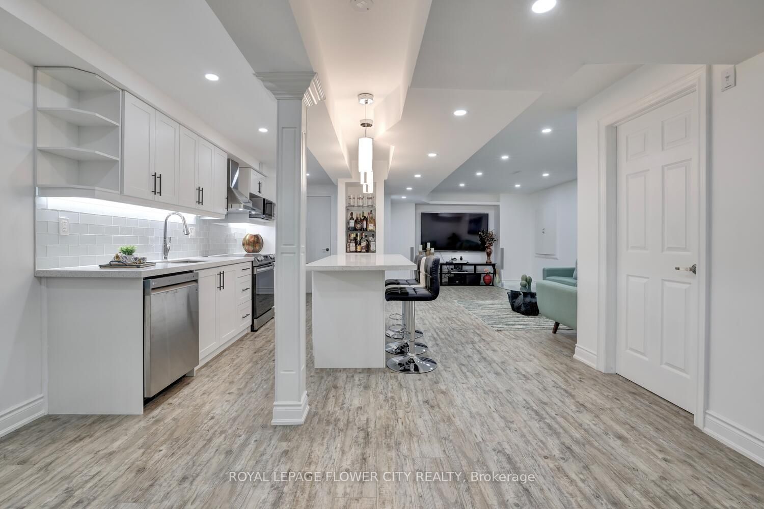 25 Ladbrook Cres