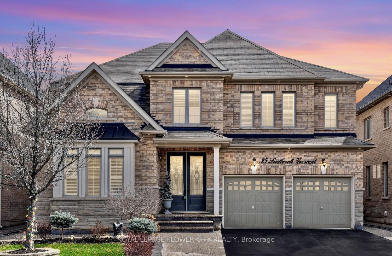 25 Ladbrook Cres