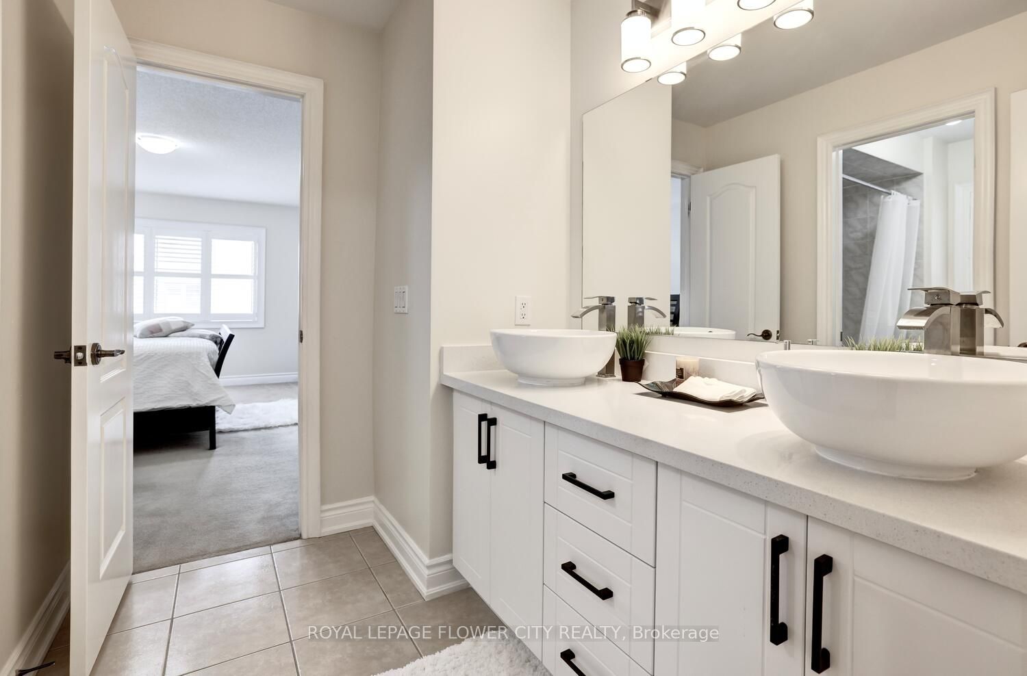 25 Ladbrook Cres