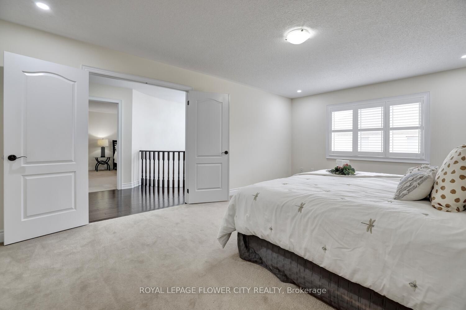 25 Ladbrook Cres
