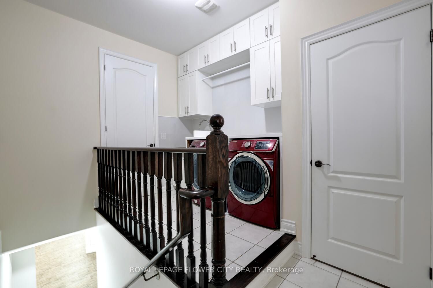 25 Ladbrook Cres
