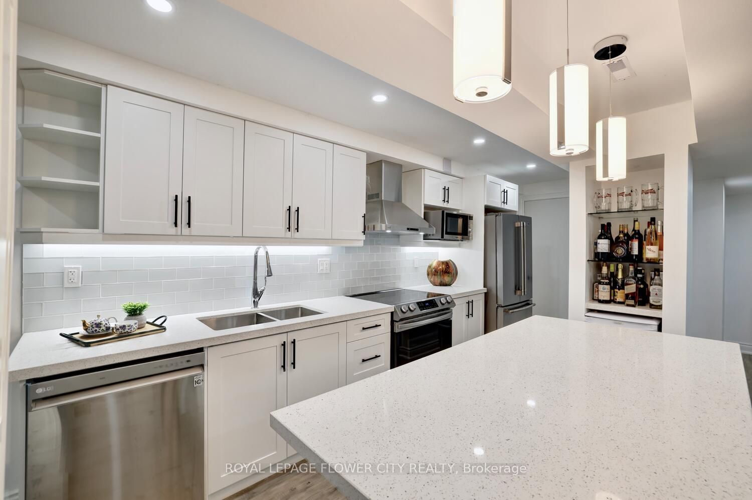 25 Ladbrook Cres