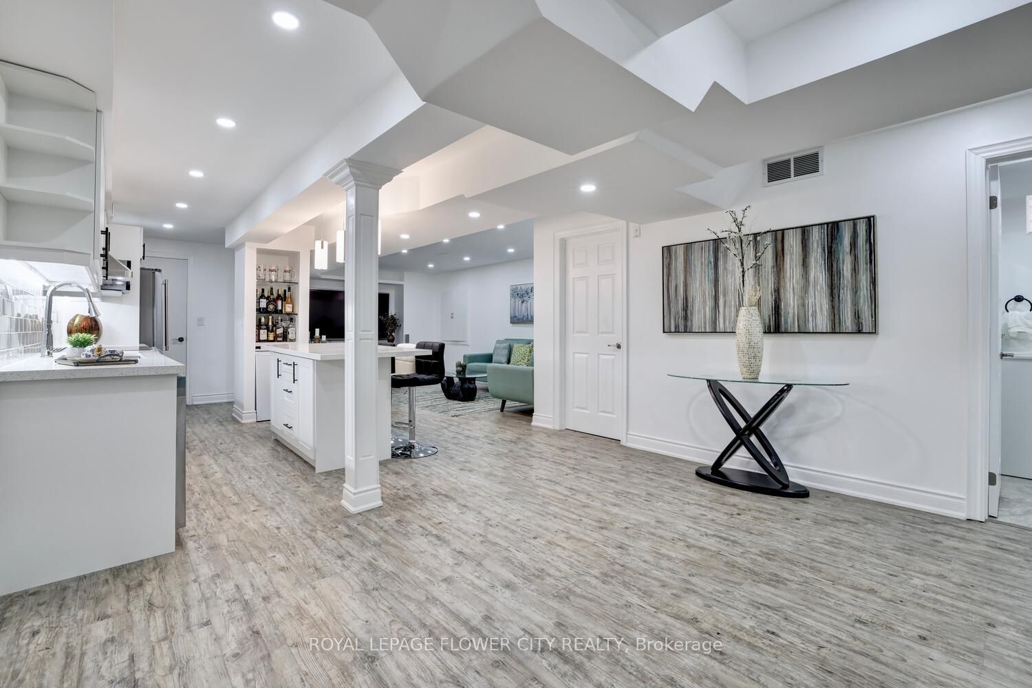 25 Ladbrook Cres