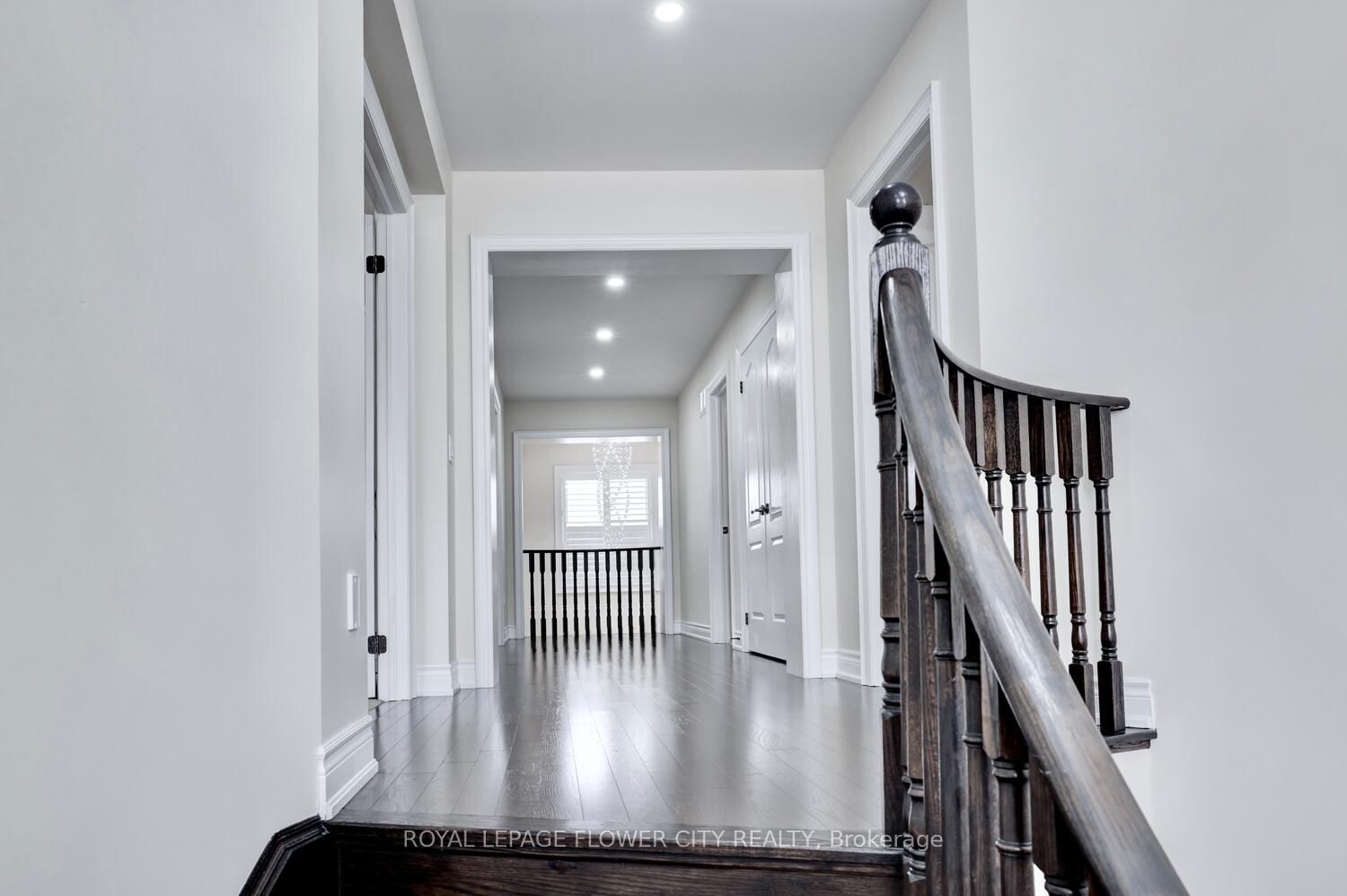 25 Ladbrook Cres