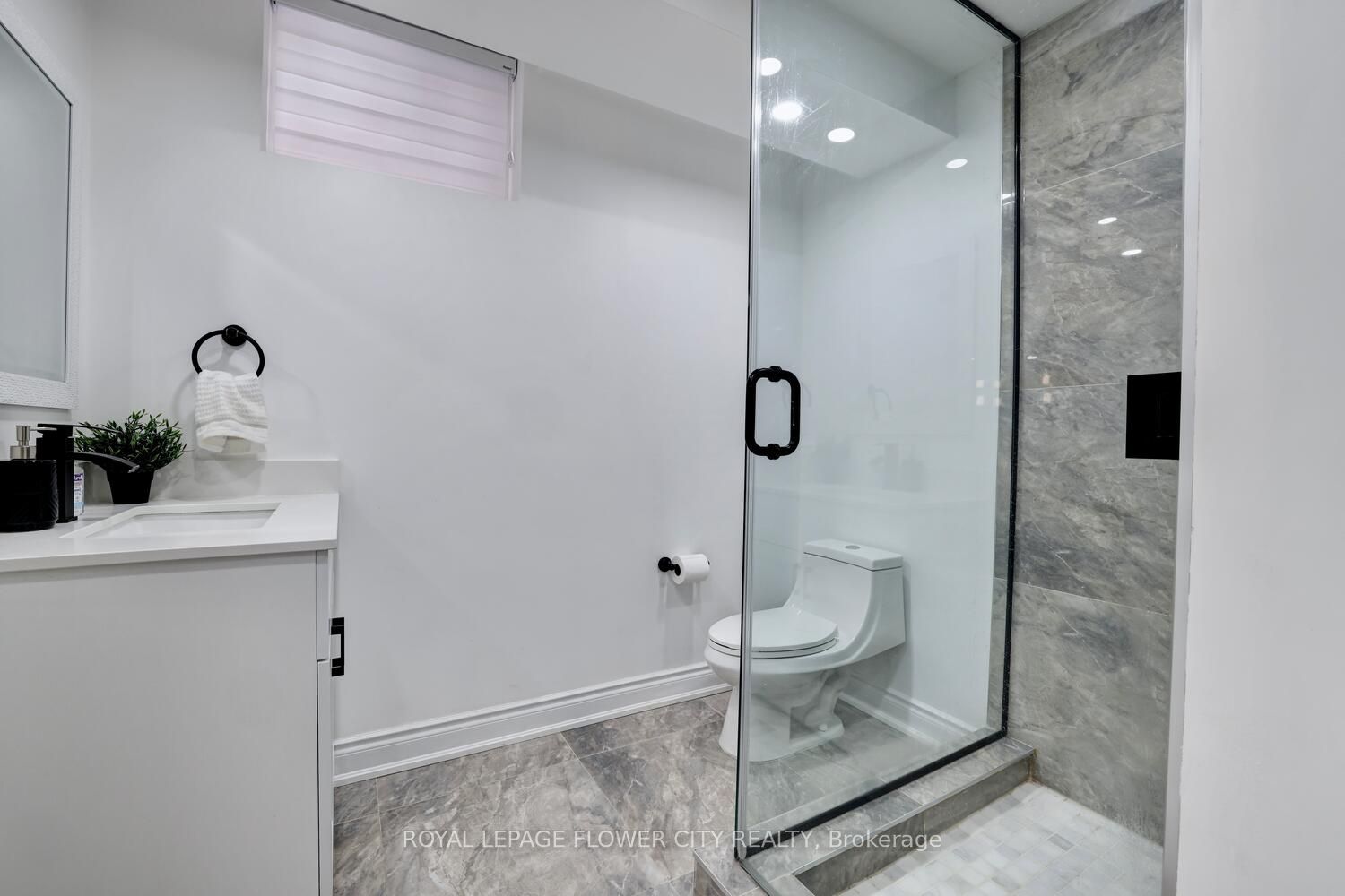 25 Ladbrook Cres