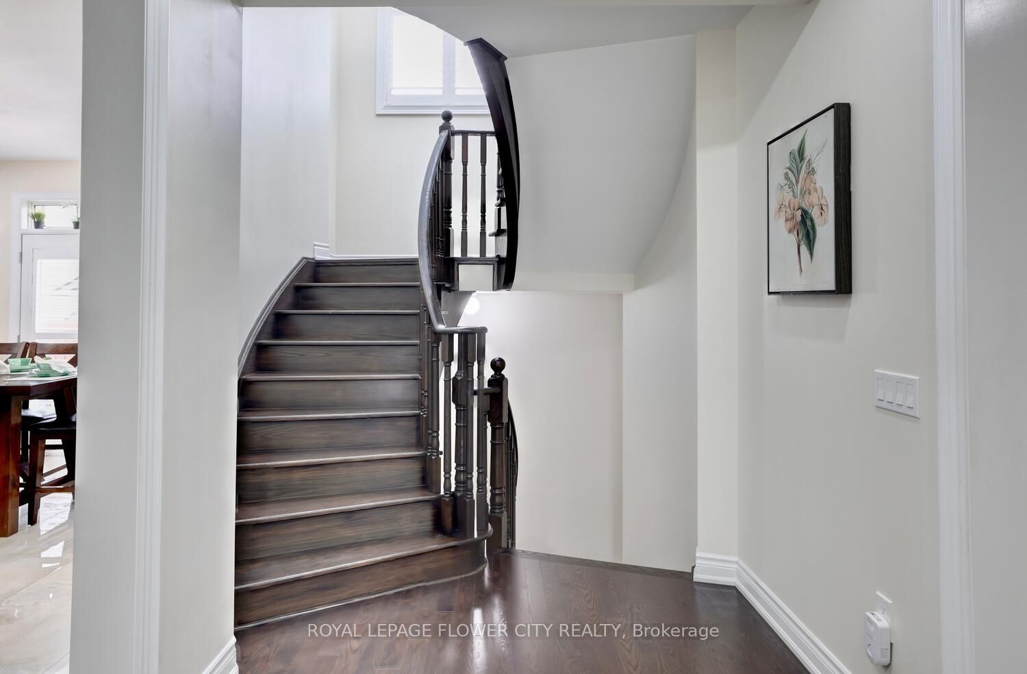 25 Ladbrook Cres