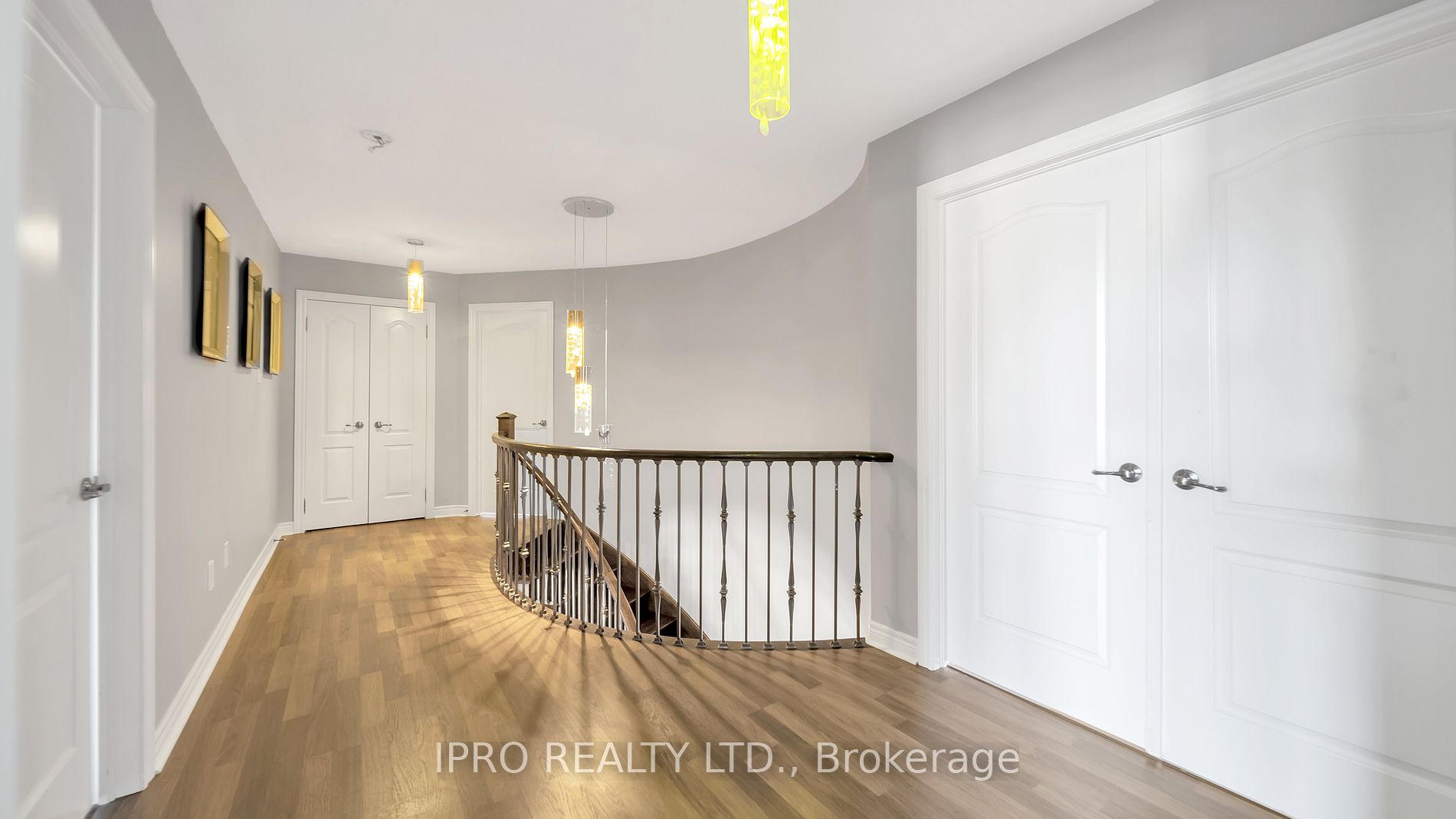 4 Quatro Crescent