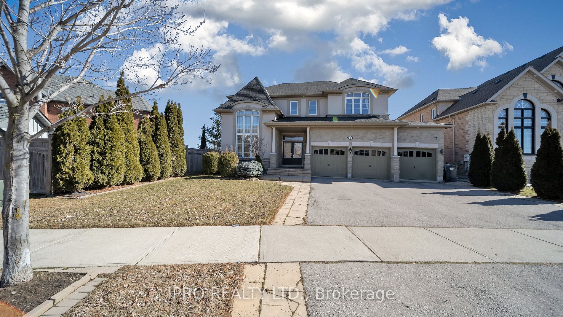 4 Quatro Crescent