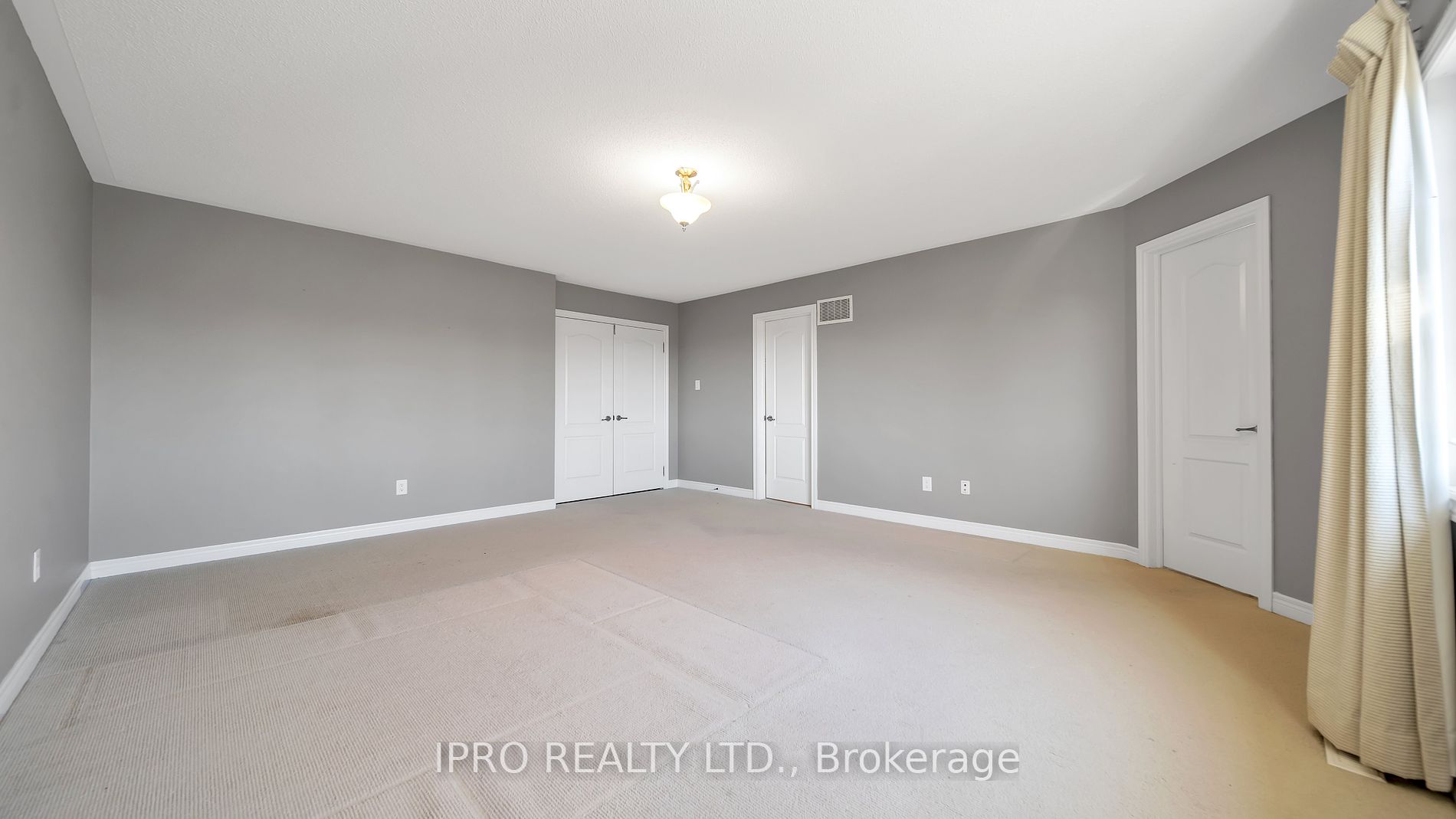 4 Quatro Crescent