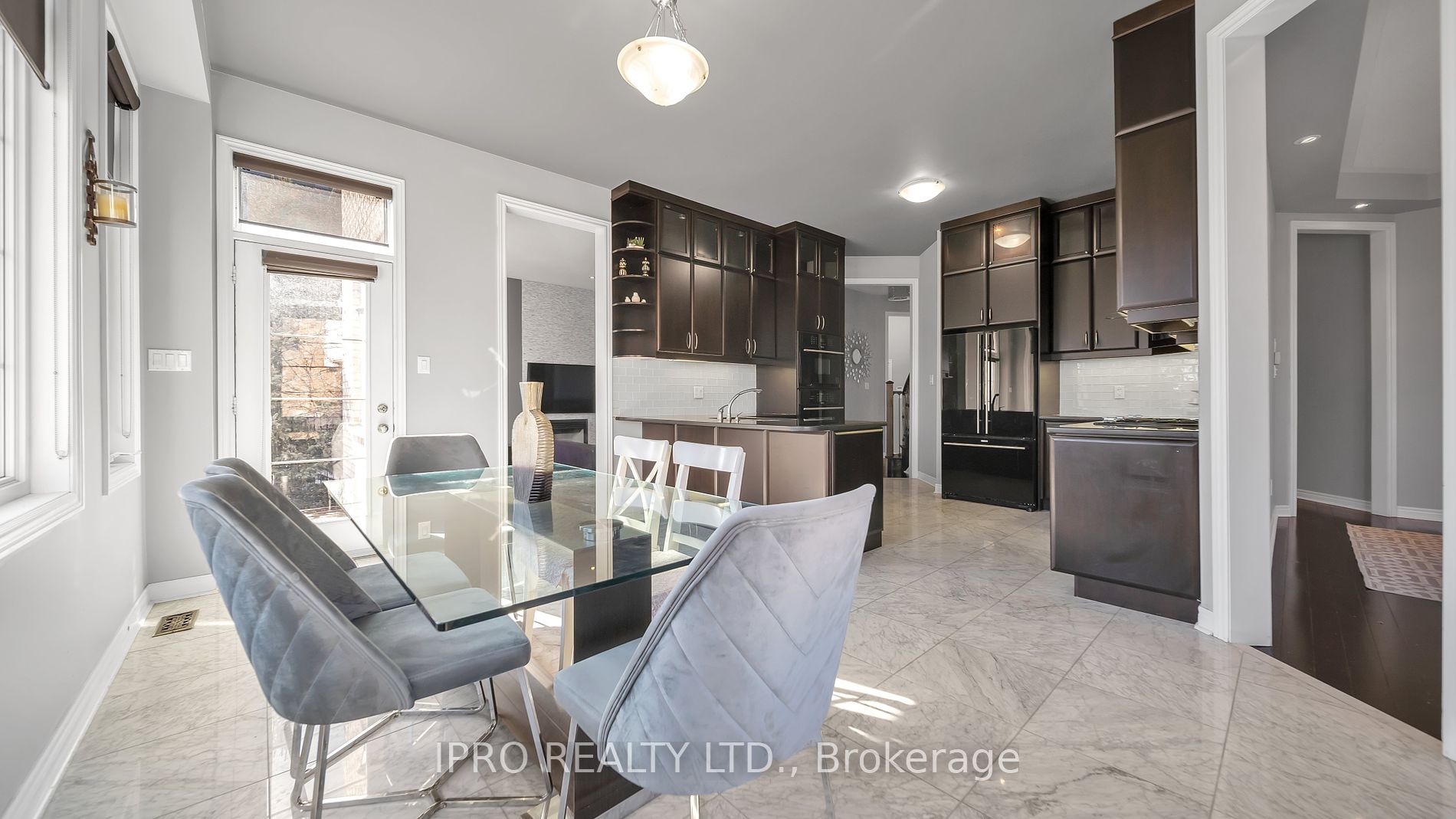 4 Quatro Crescent