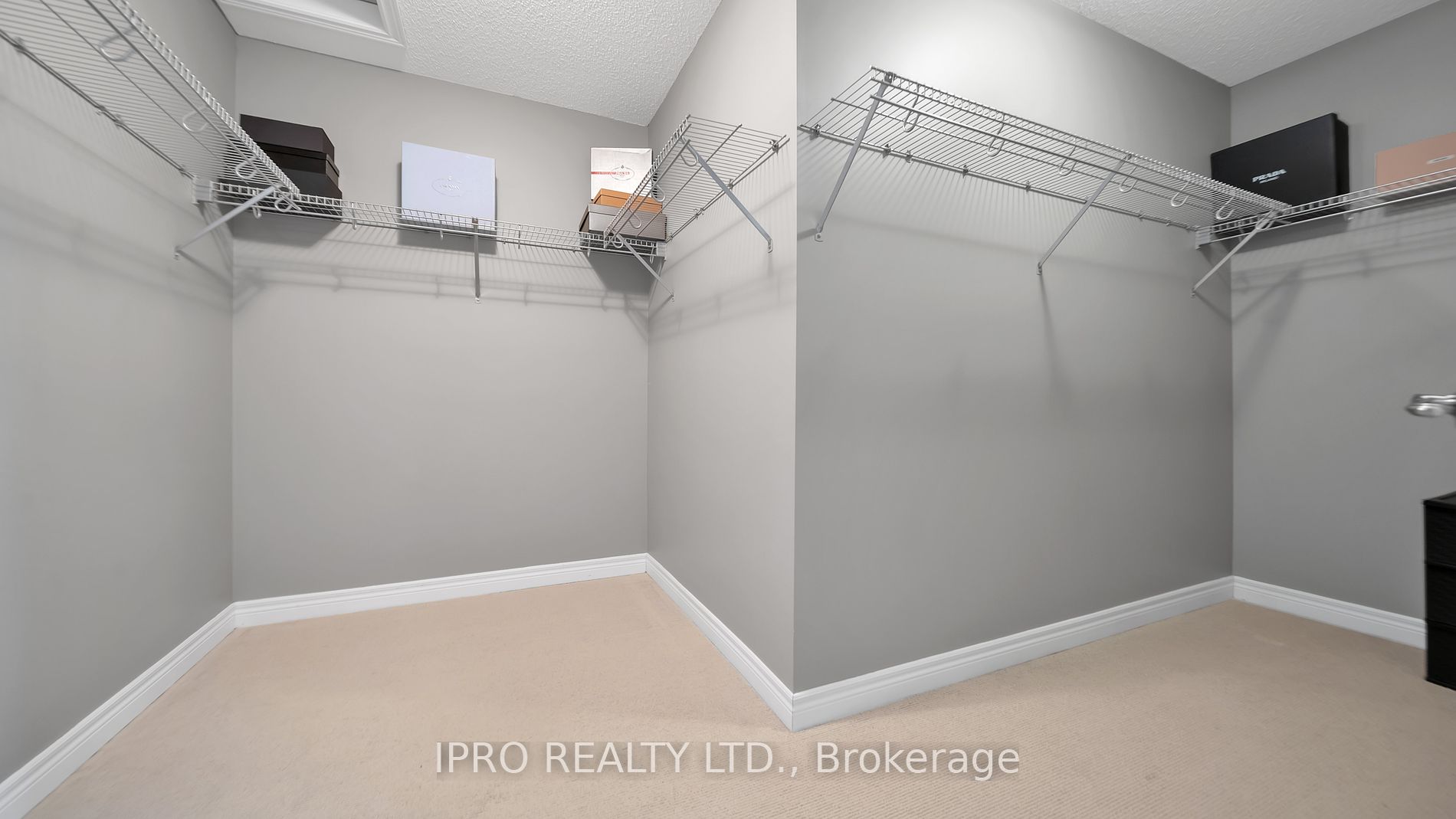 4 Quatro Crescent