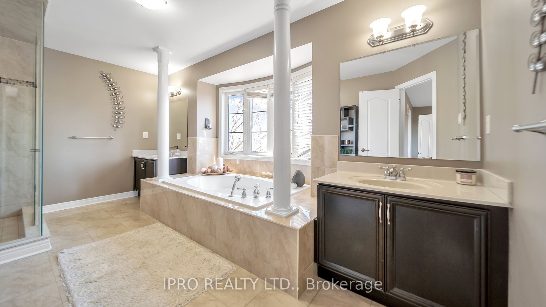 4 Quatro Crescent