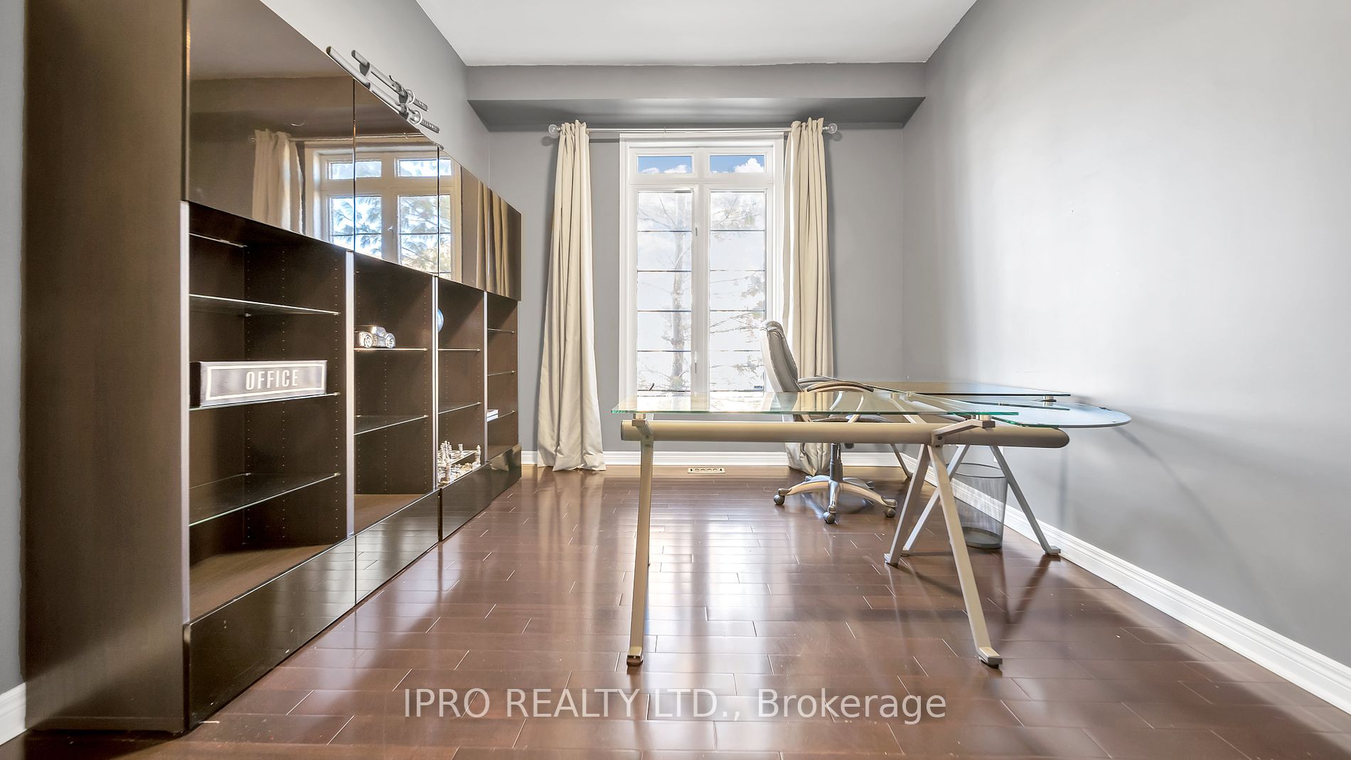 4 Quatro Crescent
