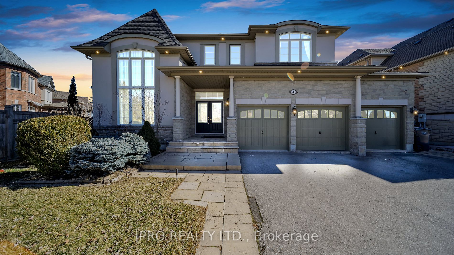 4 Quatro Crescent