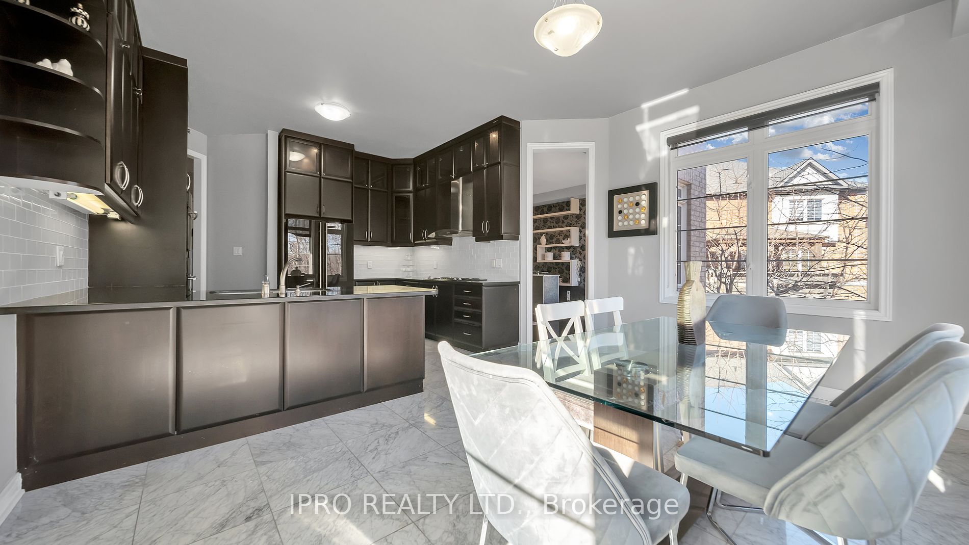 4 Quatro Crescent