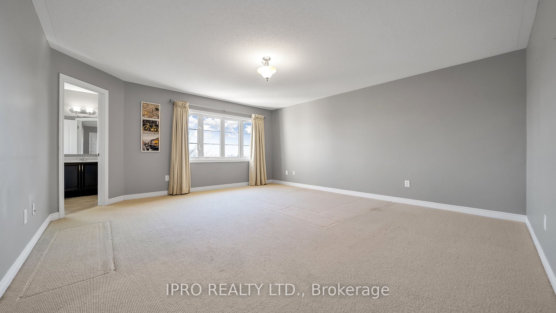 4 Quatro Crescent