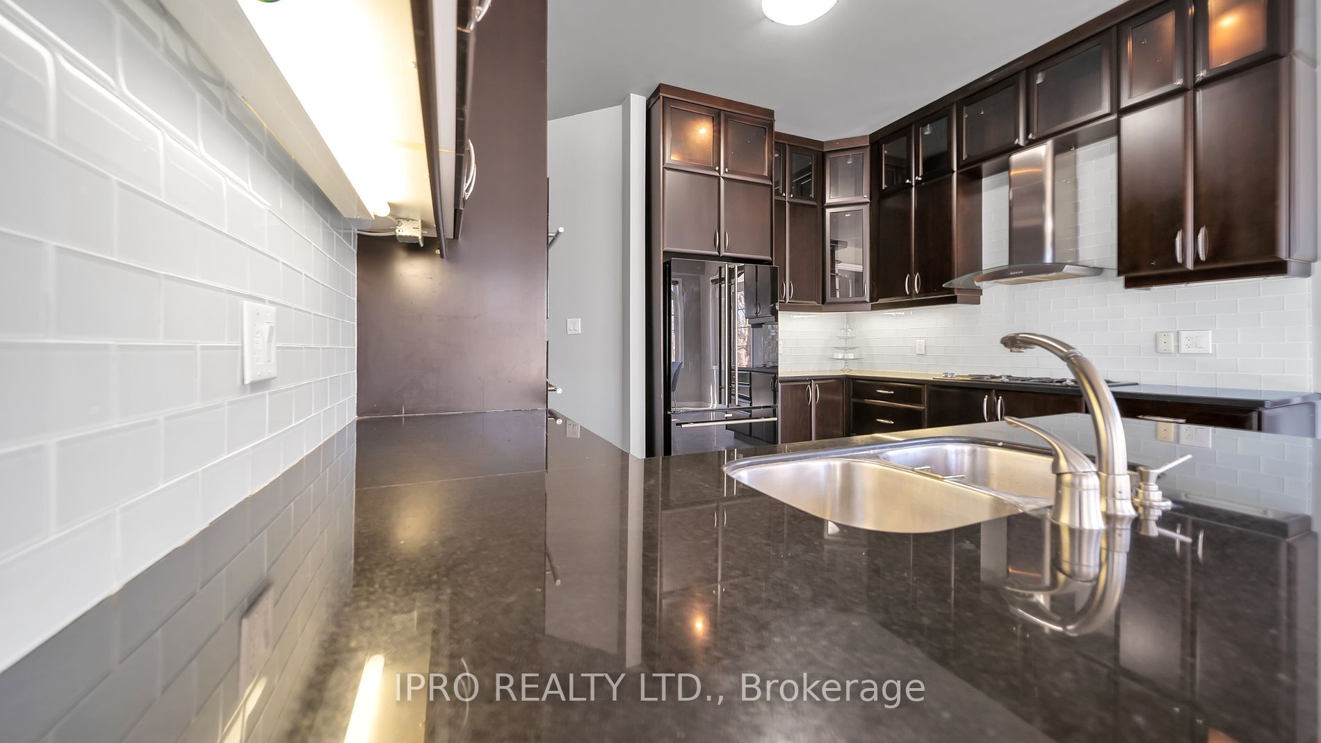 4 Quatro Crescent