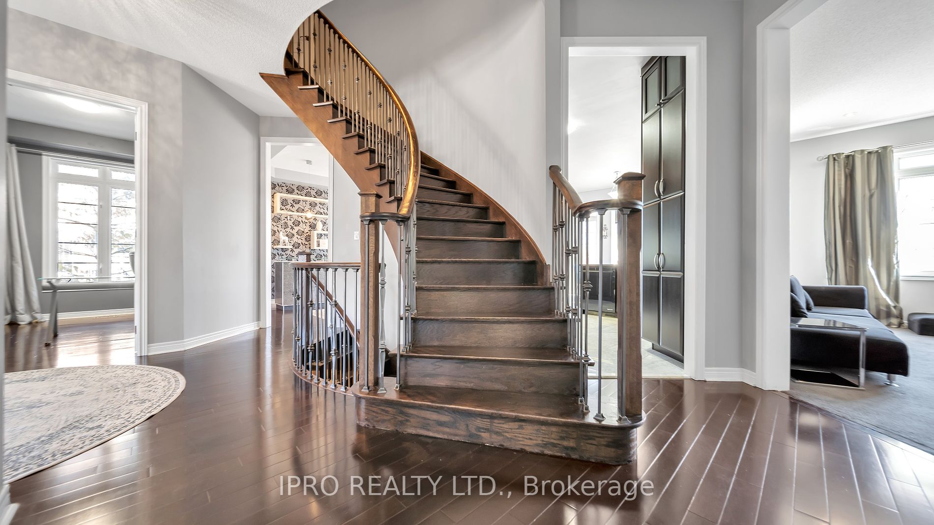 4 Quatro Crescent