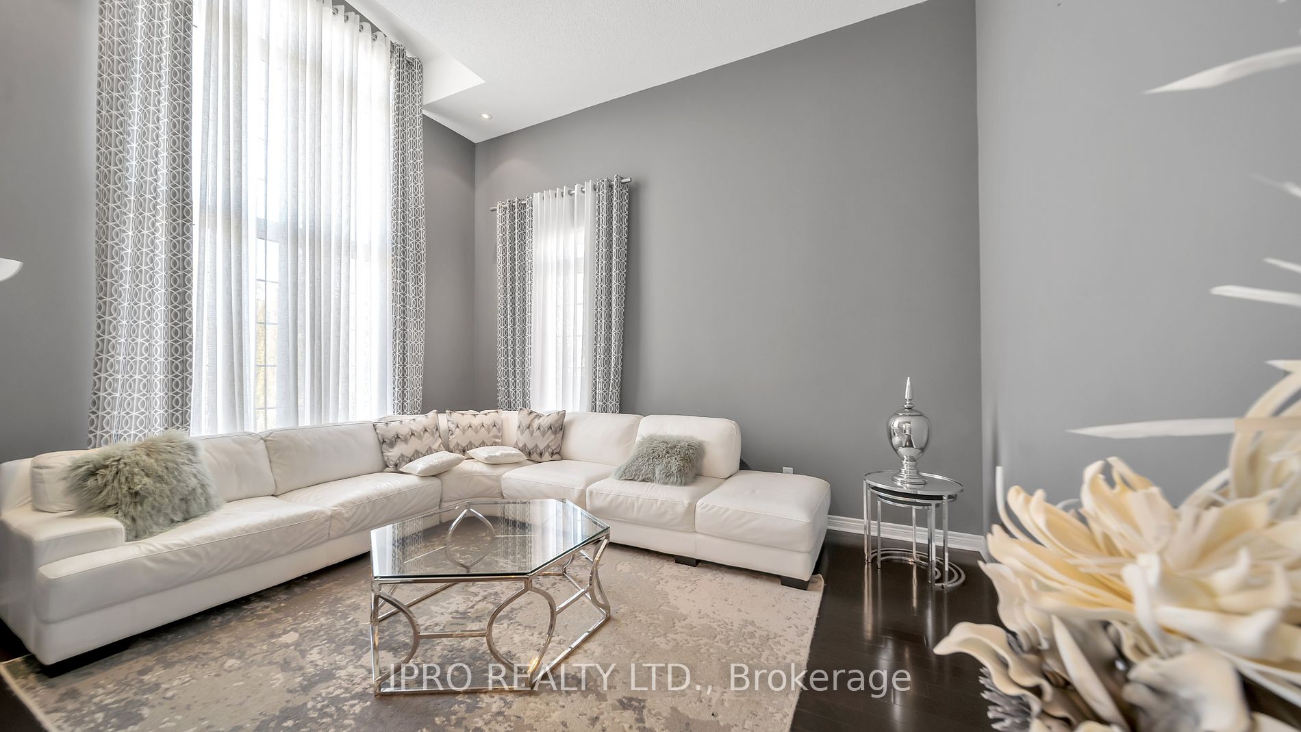 4 Quatro Crescent