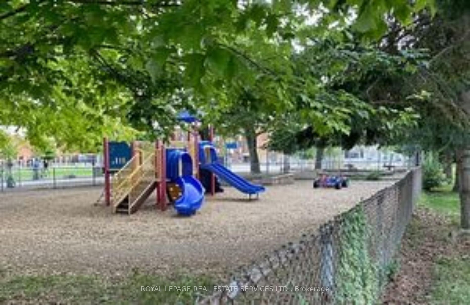 57 Macaulay Ave, #502