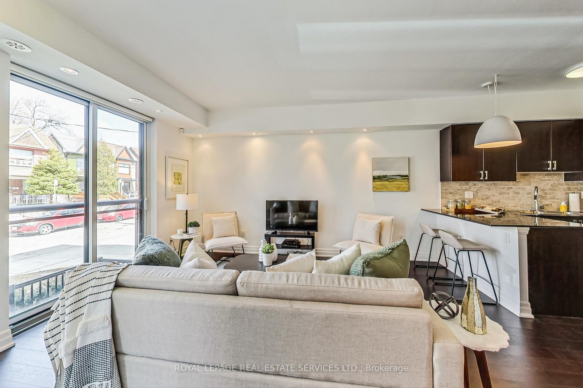 57 Macaulay Ave, #502