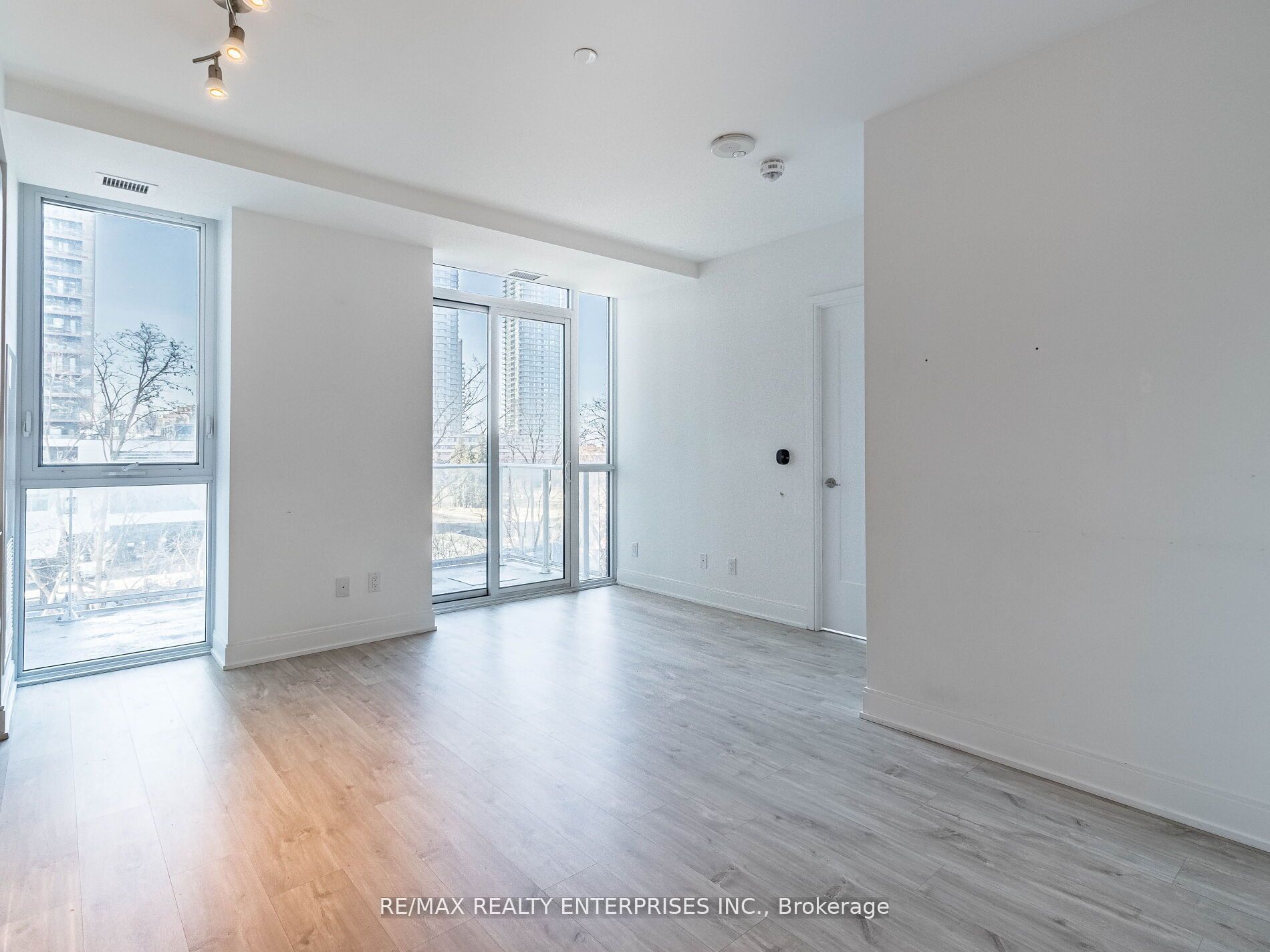 70 Annie Craig Drive #402