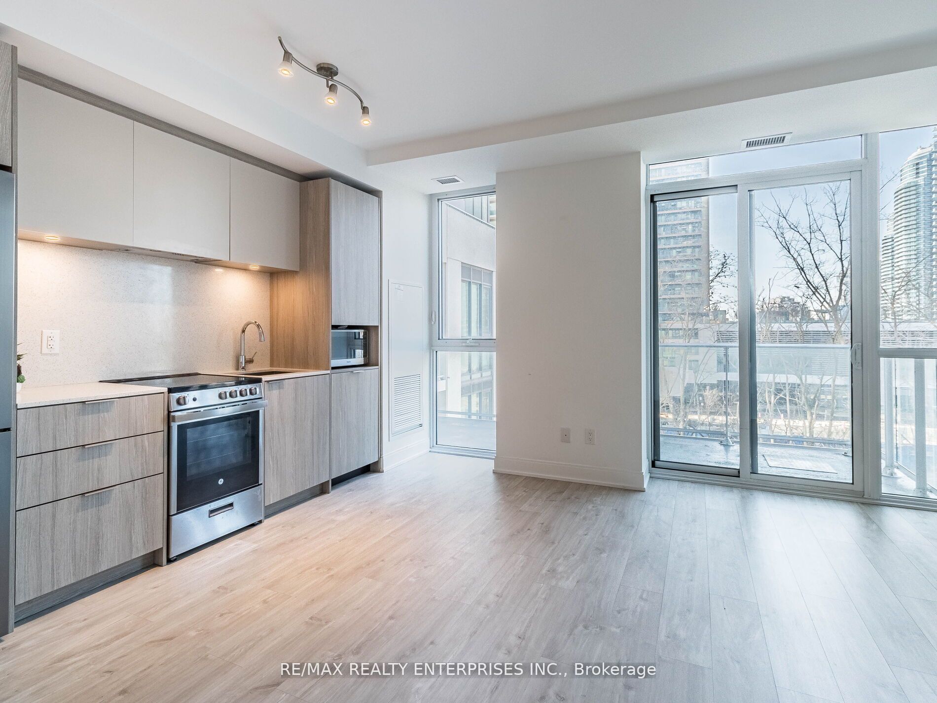 70 Annie Craig Drive #402