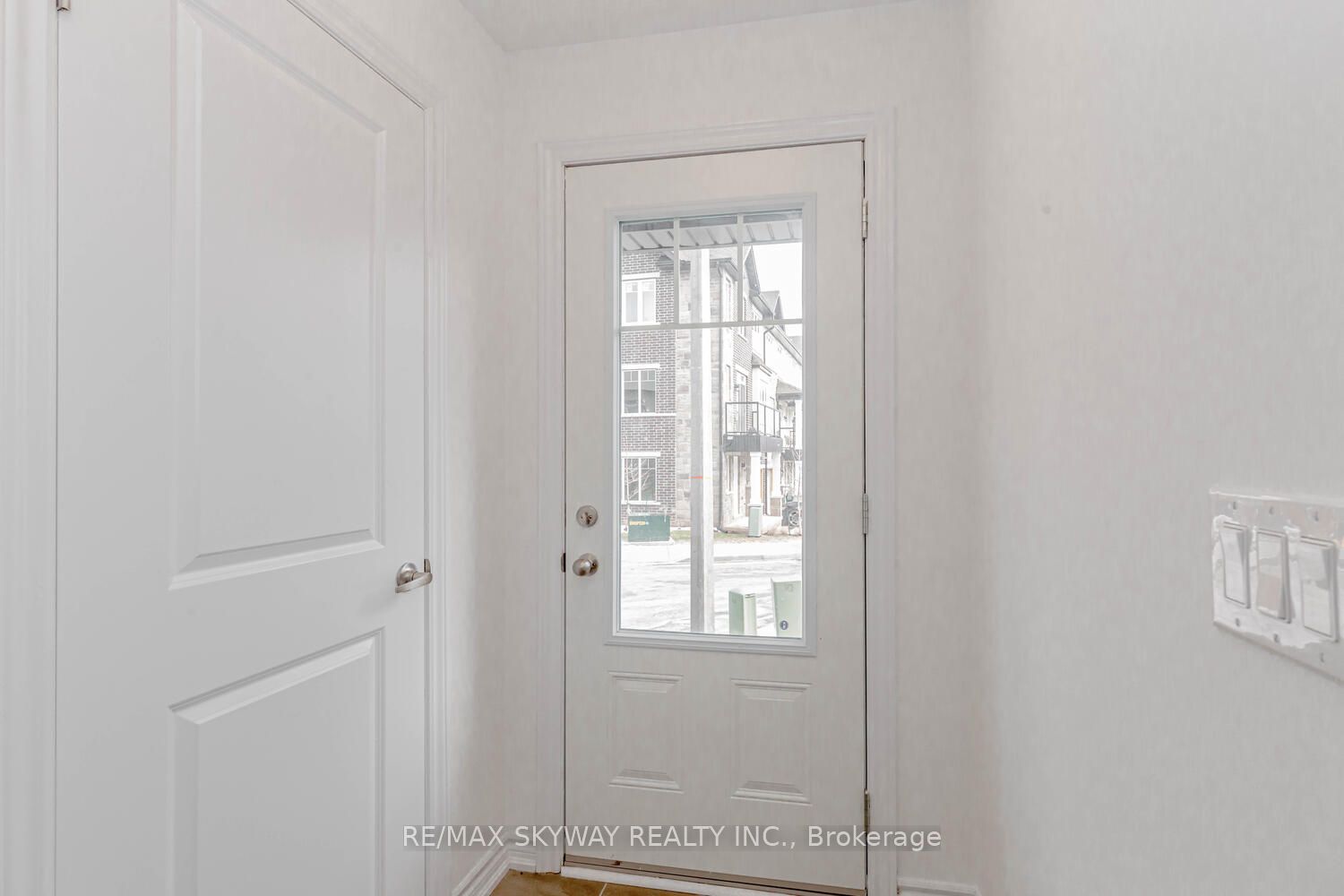 10 Church Street E