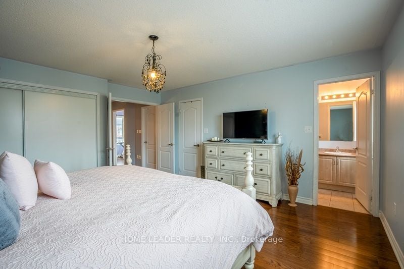 84 Tianalee Cres