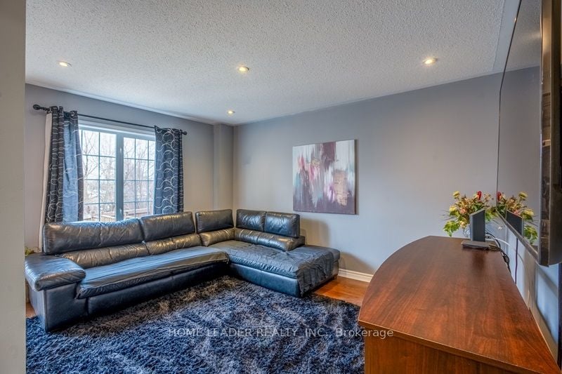 84 Tianalee Cres