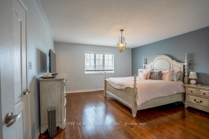 84 Tianalee Cres